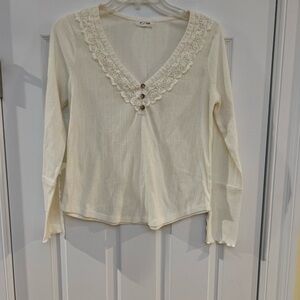 Ladies Size Small Eyeshadow Cream Lace V-Neck Blouse GUC